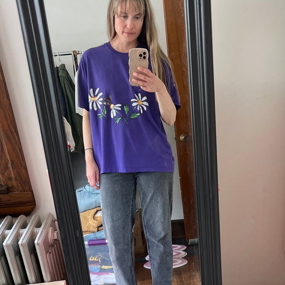 Vintage Purple T Shirt with Hand Painted Daisy Flowers and Butterfly / XL - Picture 10 of 10